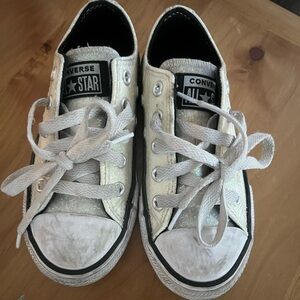 Kids converse